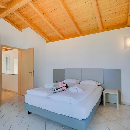 Casa Zaira 2 3Br In Caviano Gambarogno - Happy Rentals