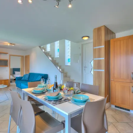 Casa Zaira 2 3Br In Caviano Gambarogno - Happy Rentals